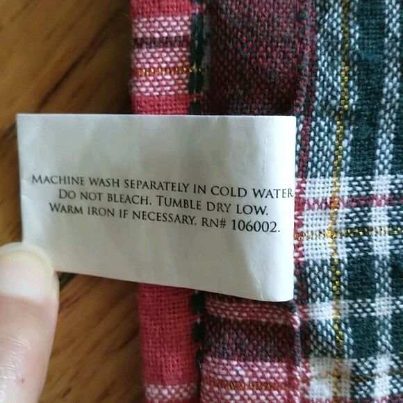 Well Dressed Home Tablecloth Plaid Gold Metallic Shimmer Christmas Rectangle - Picture 6 of 6